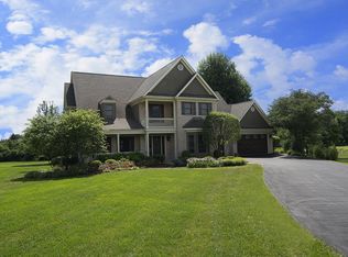 39W675 Denker Ct, St Charles, IL 60175