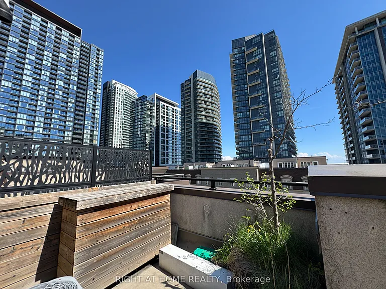 34 Western Battery Rd #425 — Photo 15