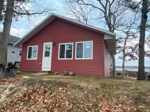 10832 Stoney Point Dr, Delton, MI 49046