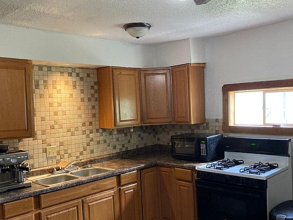 4th image of 2749 New Hampshire St