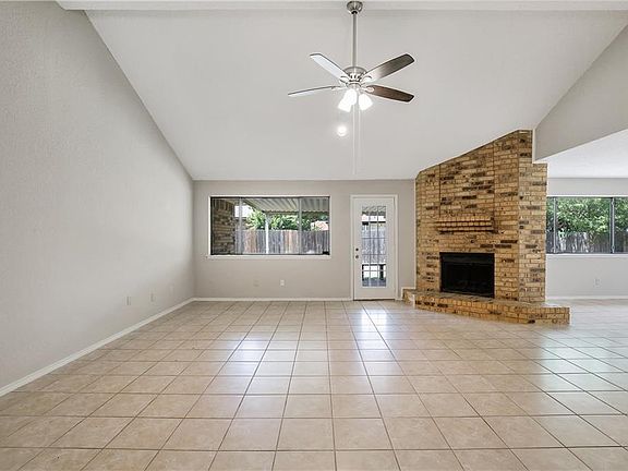 4th image of 2622 Claremont Dr