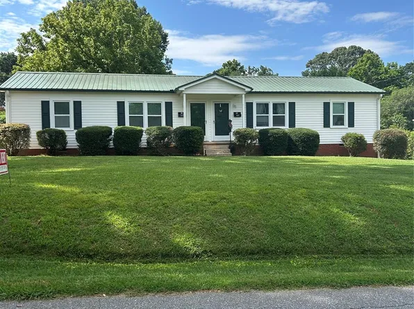 511 6th St SW, Conover, NC 28613