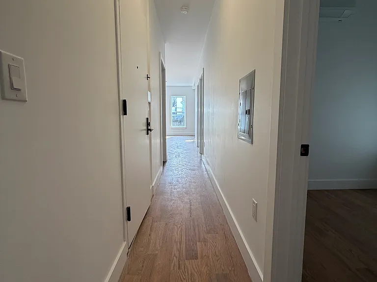 286 Hawthorne Ave #1 — Photo 2