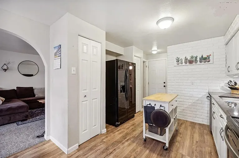 2933 S Lansing Way — Photo 14