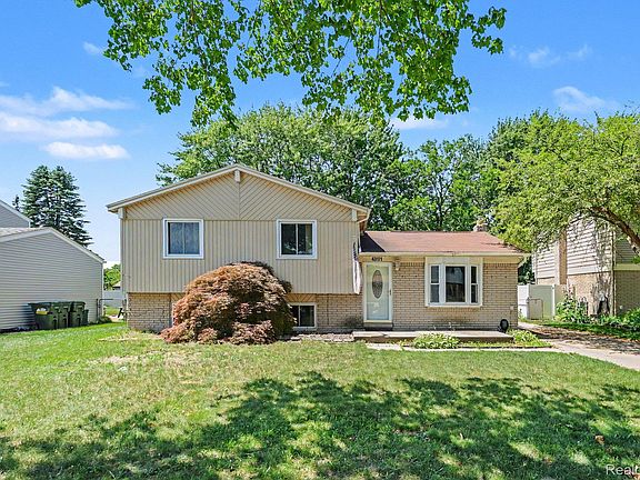 2nd image of 43171 Hartwick Dr