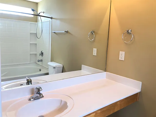 2010 McCrory Pl — Photo 8