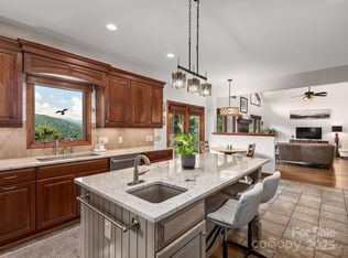 37 Enclave Dr, Waynesville, NC 28786