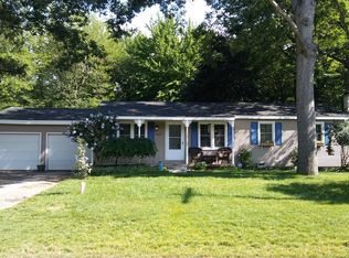 527 Shadowood St NW, Comstock Park, MI 49321