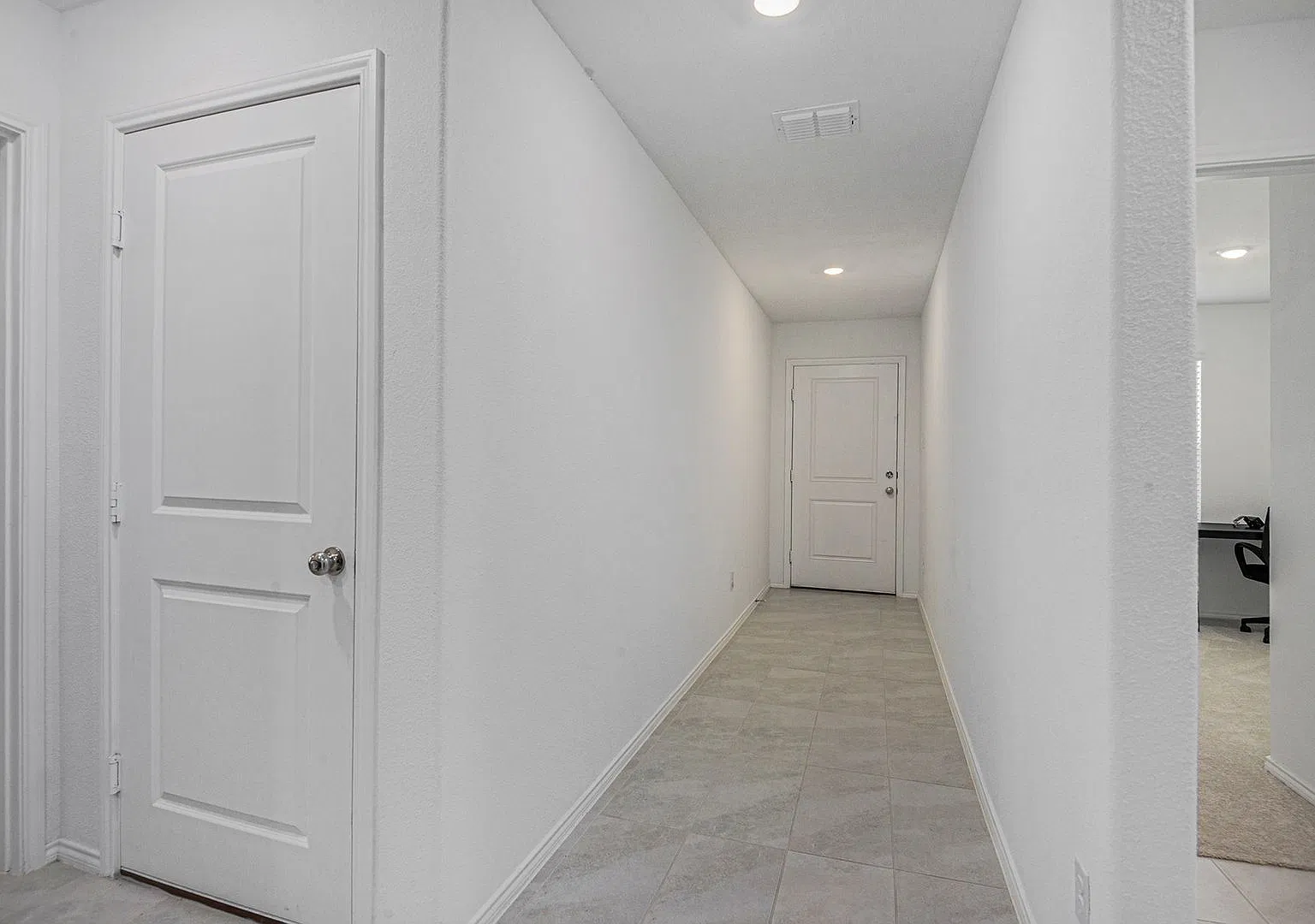 Beautifully Crafted 4-2-2, 2023 Build in Fort Worth! — Photo 2