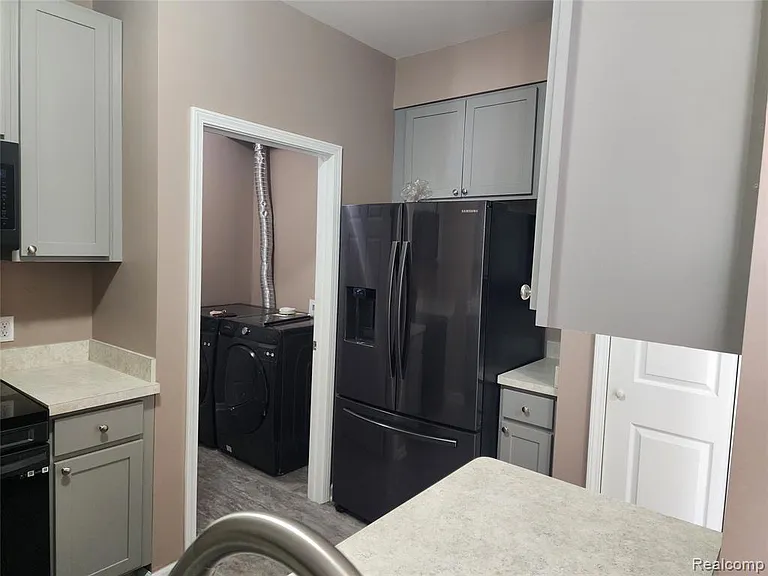 18106 Addington Dr — Photo 12