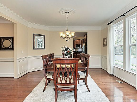 5th image of 23386 Virginia Rose Pl