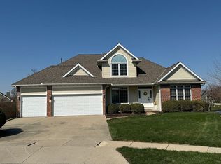 2 Cygnet Xing, Bloomington, IL 61704