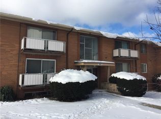 21801 River Oaks Dr APT A1, Rocky River, OH 44116