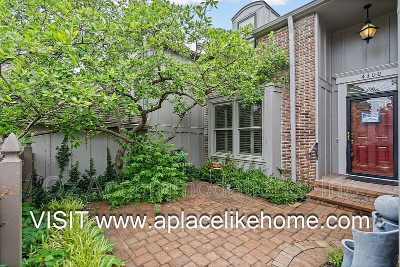 3 bed, 3.5 bath, 2860 sqft, $2,600 — Photo 3