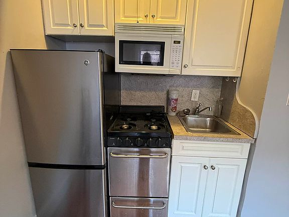 2nd image of 465 W 51st St APT 3D