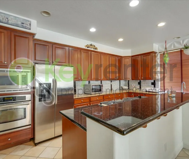 3 bed, 2.5 bath, 3800 sqft, $3,650 — Photo 4