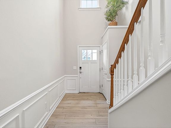 5th image of 8204 Pilots View Dr