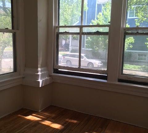 3rd image of 2204 W Berteau Ave #1