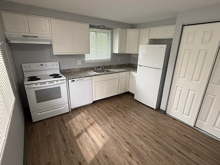 250 Huth Rd #H — Photo 1