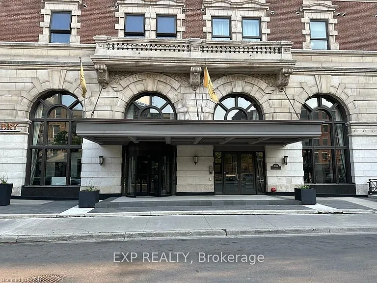 118 King St E #718 — Photo 1