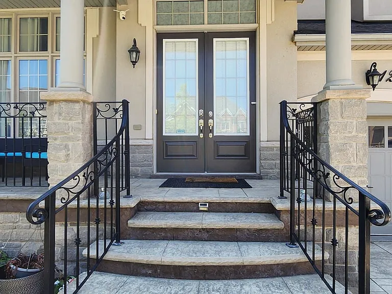 12 Royal West Dr — Photo 2