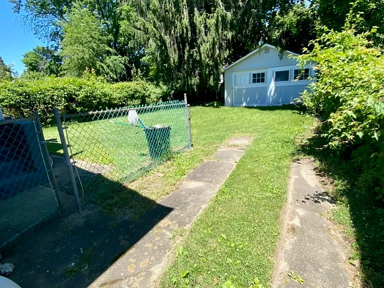 127 Phillips Ave — Photo 5