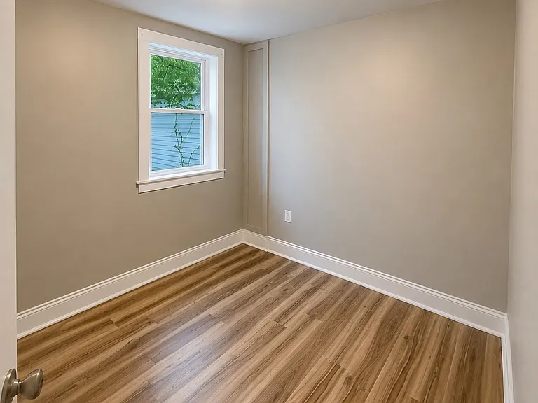 114 Main St #1R — Photo 3