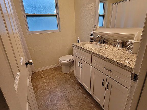 4th image of 1604 Country Ln W