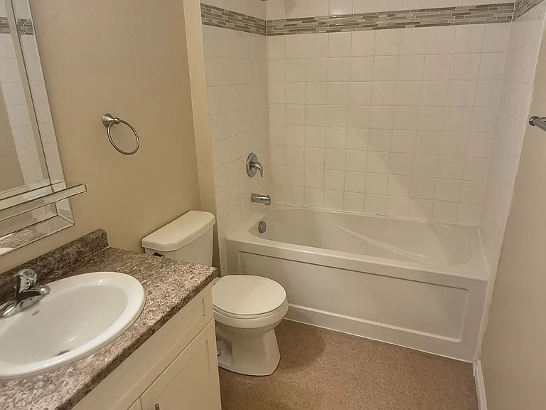 225 Riddell St #22 — Photo 15