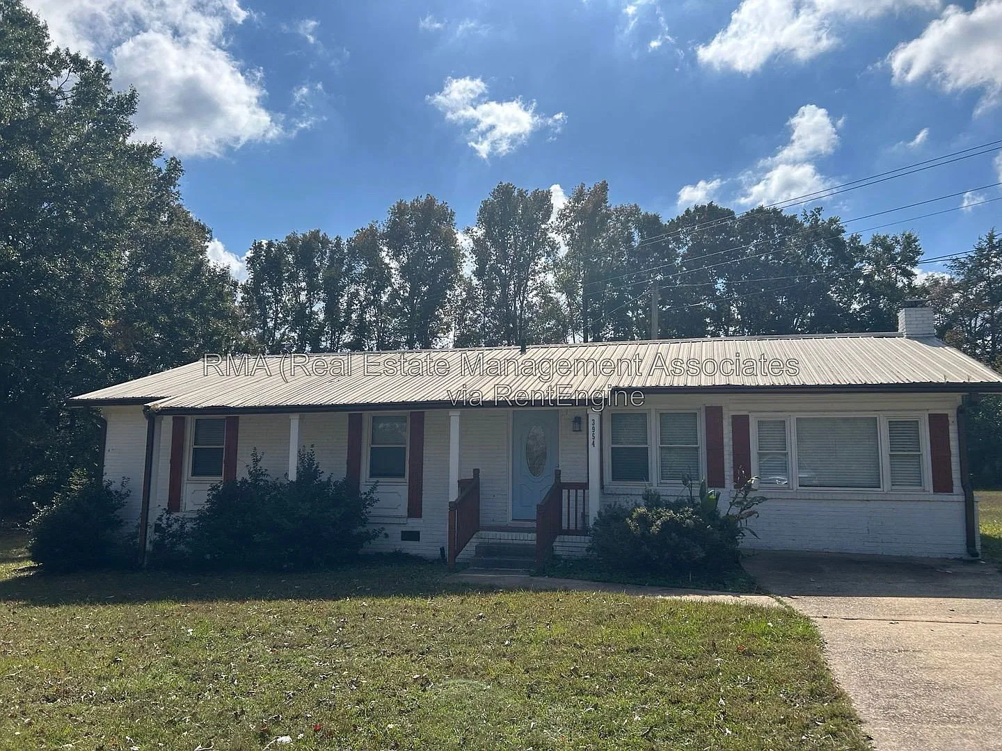 3 bed, 1.0 bath, 1219 sqft, $1,700 — Photo 1