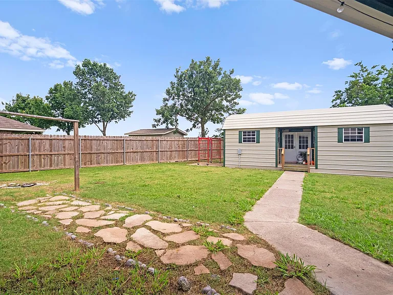 921 Zoe St — Photo 33