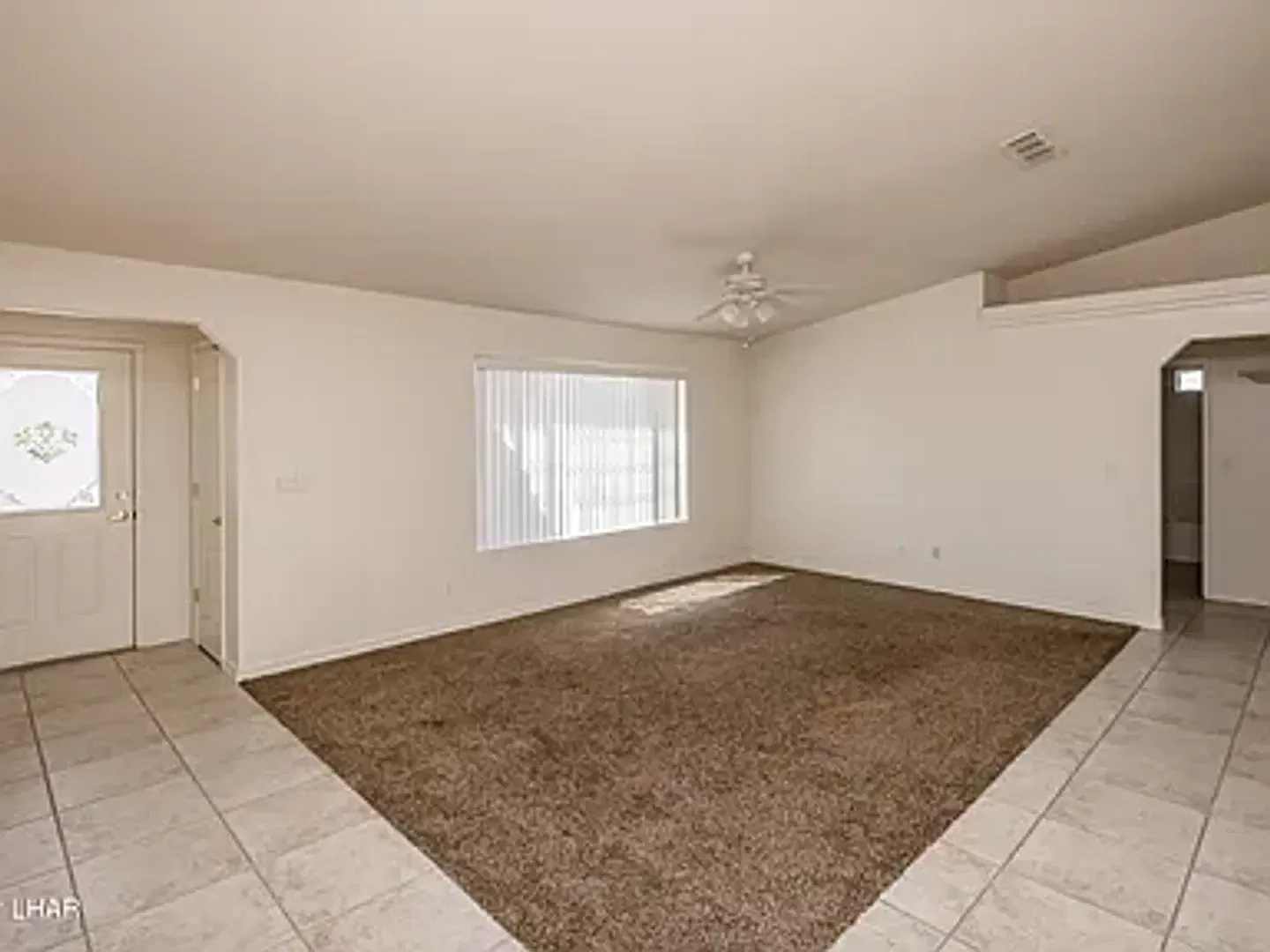 Unfurnished Full Time House w/ 3 Car Garage — Photo 3