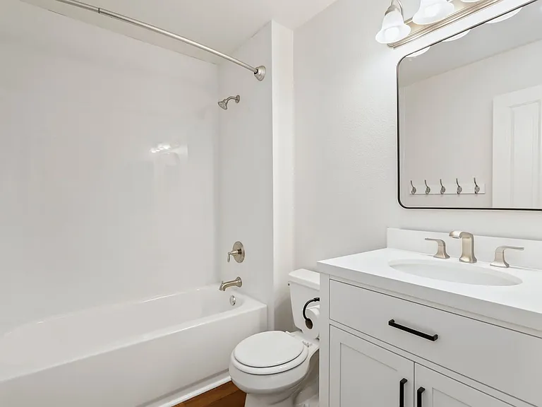2535 Jones Ave NE — Photo 8