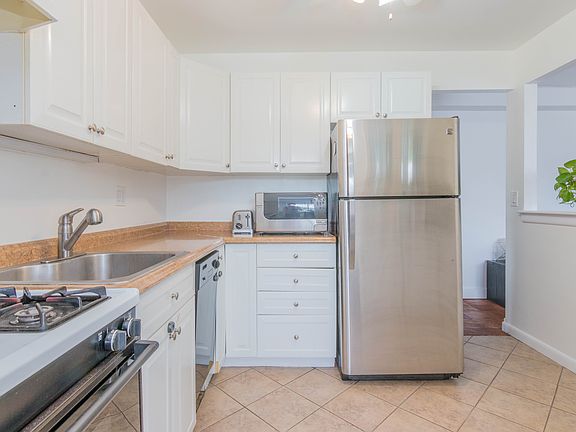 4th image of 25 Lake St APT 6E