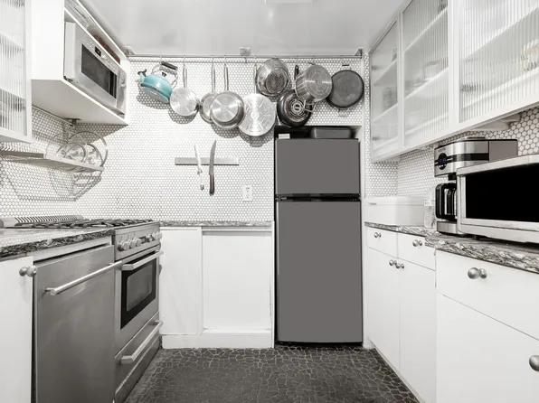 269 Clinton Avenue image 9 of 16