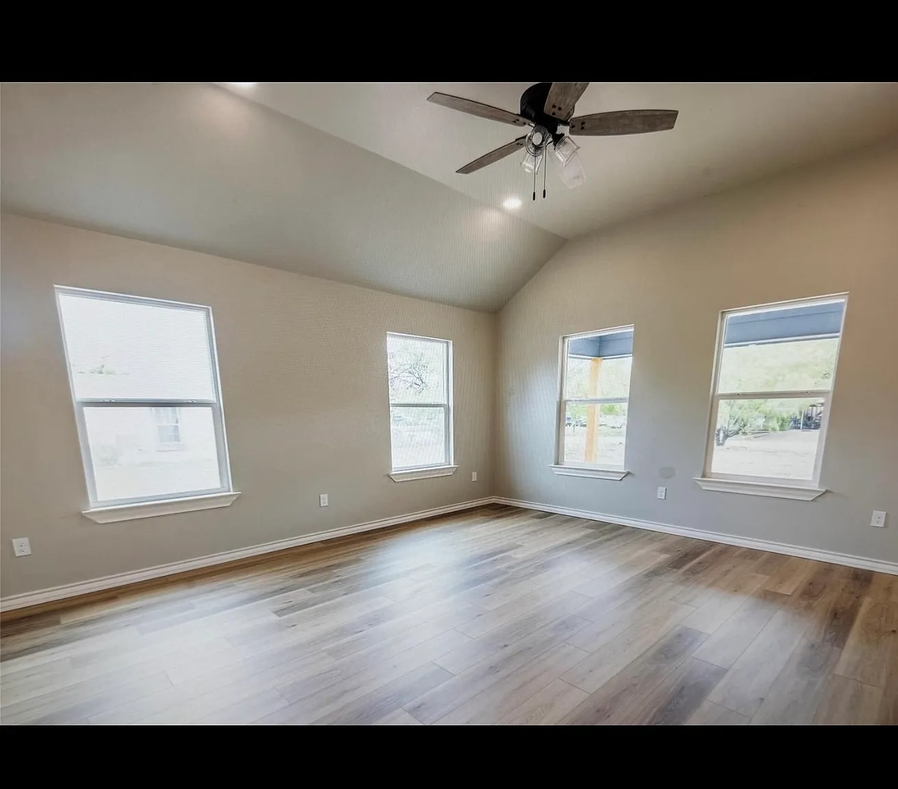 1242 Pecan St — Photo 3