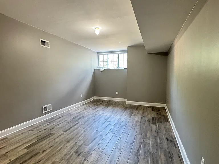 441 Deisius St #1R — Photo 29
