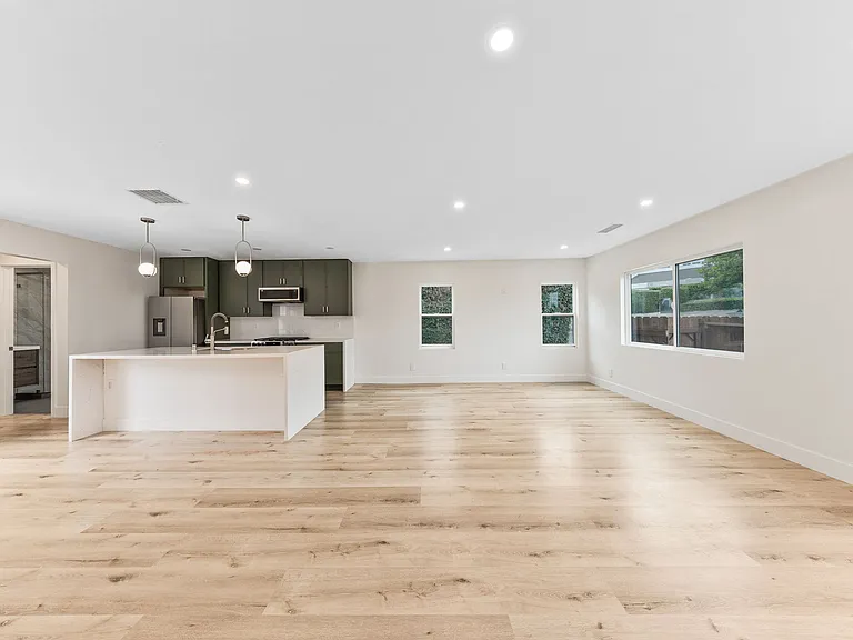 3839 Fountain Ave #3839 — Photo 4