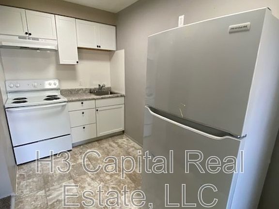 3rd image of 2829 Warren Ave #1