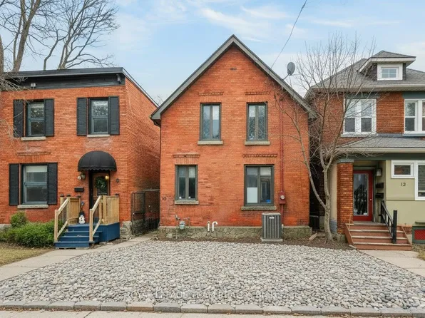 10 Lewis St, Ottawa, ON K2P 0S3