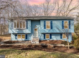17 Hemlock Ln, Etters, PA 17319