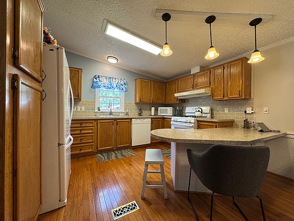 4th image of 33 Parkside Cir #94