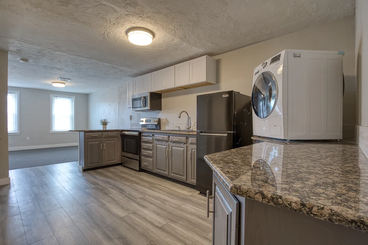 Building Photo - 732 Beech St #3