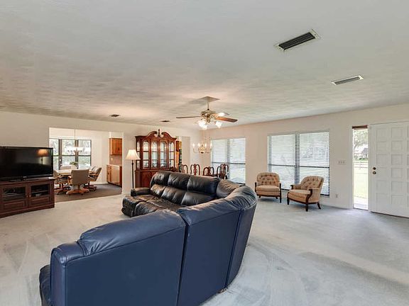 5th image of 6115 Heckscher Dr