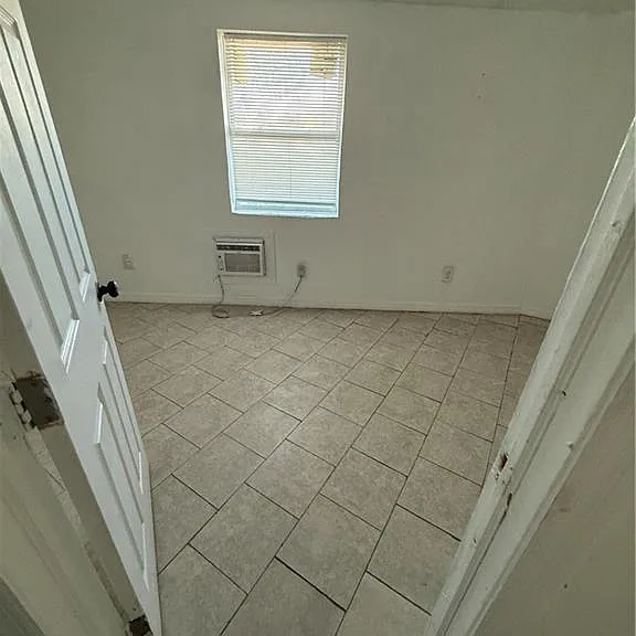 1189 N Tamiami Trl #F — Photo 3
