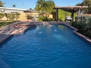 10720 SW 43rd Ln, Miami, FL 33165