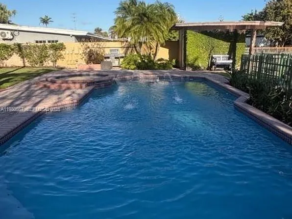 10720 SW 43rd Ln, Miami, FL 33165