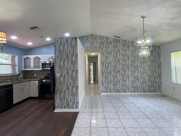 1139 NW 7th Ct, Miami, FL 33136