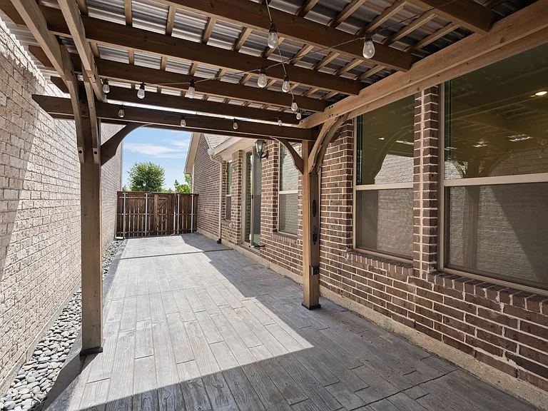 7849 Piedmont Ave — Photo 10