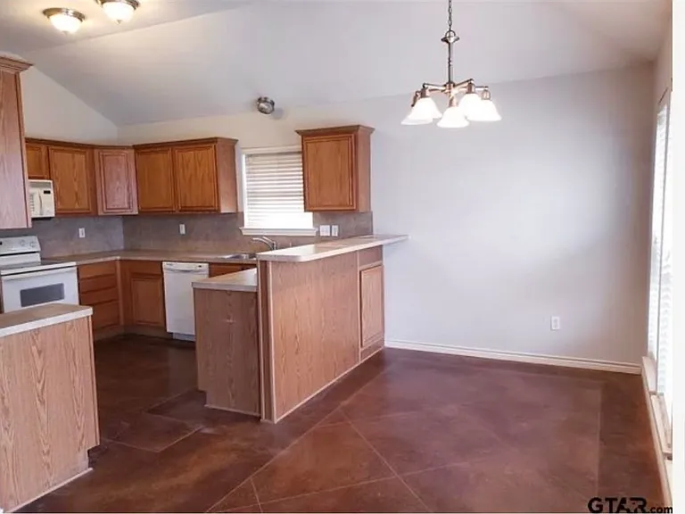 20441 Bluegrass Cir — Photo 3